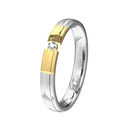 Het glanzende Argentium heeft twee verlaagde banen wat zorgt voor een bijzondere uitstraling. Voor het stukje geelgoud geldt hetzelfde. De briljant lijkt ertussen te zweven.