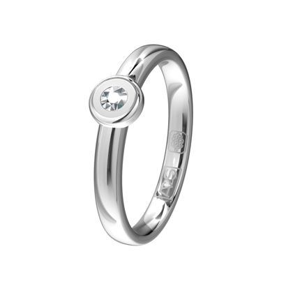 Een schitterende witgouden solitair ring met schotelzetting waarin onze diamantzetters een briljant hebben geplaatst.