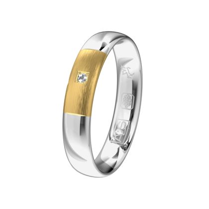 Een bolle glanzende Argentium ring met draagcomfort. Als contrast is het geelgouden deel gematteerd en daardoor springt de briljant is een vierkant gezet er nog meer uit!