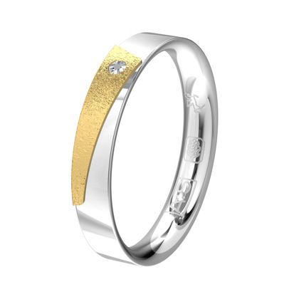 Wil je iets bijzonders? Dan is deze ring echt iets voor jou! De Argentium ring is strak en glanzend. Er bovenop prijkt een prachtig stukje ijsgematteerd geelgoud waarin je heel subtiel een schitterende briljant vindt.
