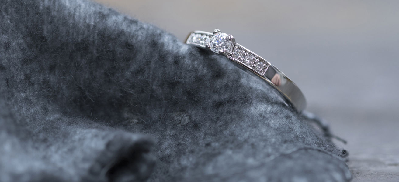 Witgouden ring met briljanten