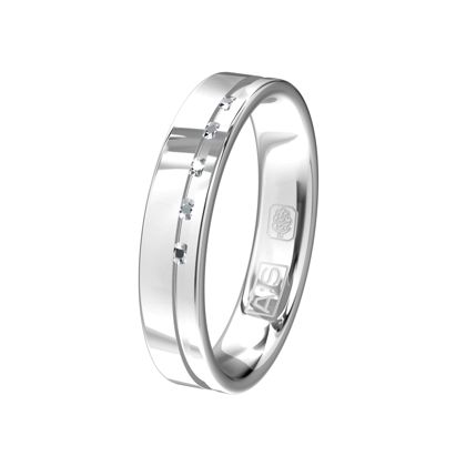 Yess, je gaat trouwen. Deze stijlvolle witgouden trouwring met 5 briljanten past helemaal bij jullie dag