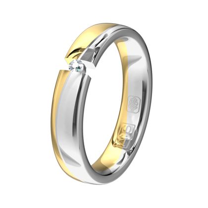 Het lijnenspel op deze geel- en witgouden ring is fascinerend. De briljant is 'zwevend' gezet.