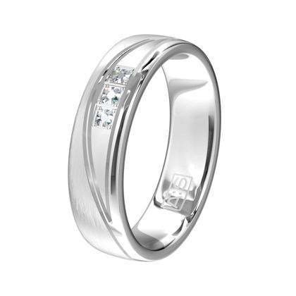 Is dit het perfecte model voor jouw? Een waar plaatje deze ring met een bewerkingslijn, drie briljanten en twee verschillende oppervlaktebewerkingen.