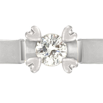 Als je heel goed kijkt zie je dat onze goudsmeden de vier pootjes rond de diamant in de vorm van een hartje hebben gemaakt! Deze uitvoering is door onze diamantzetters voorzien van een briljant van 0,03 ct.